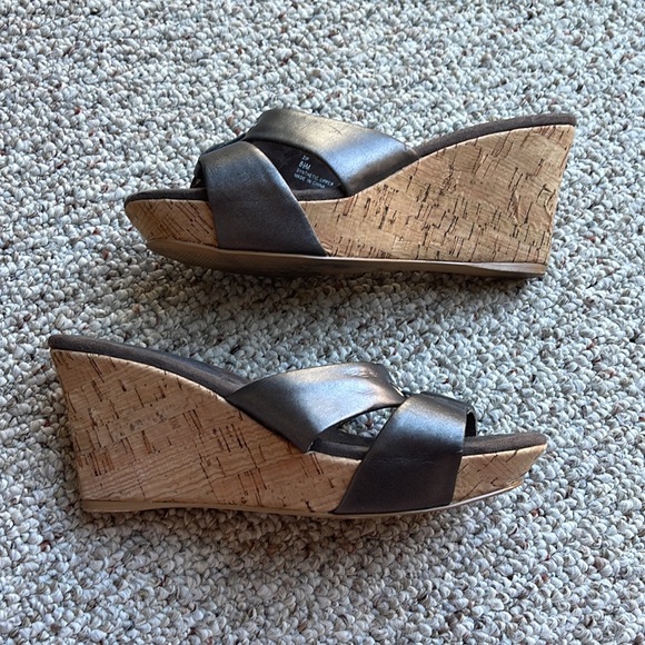 Blake Scott Platform Slides - Picture 2 of 8